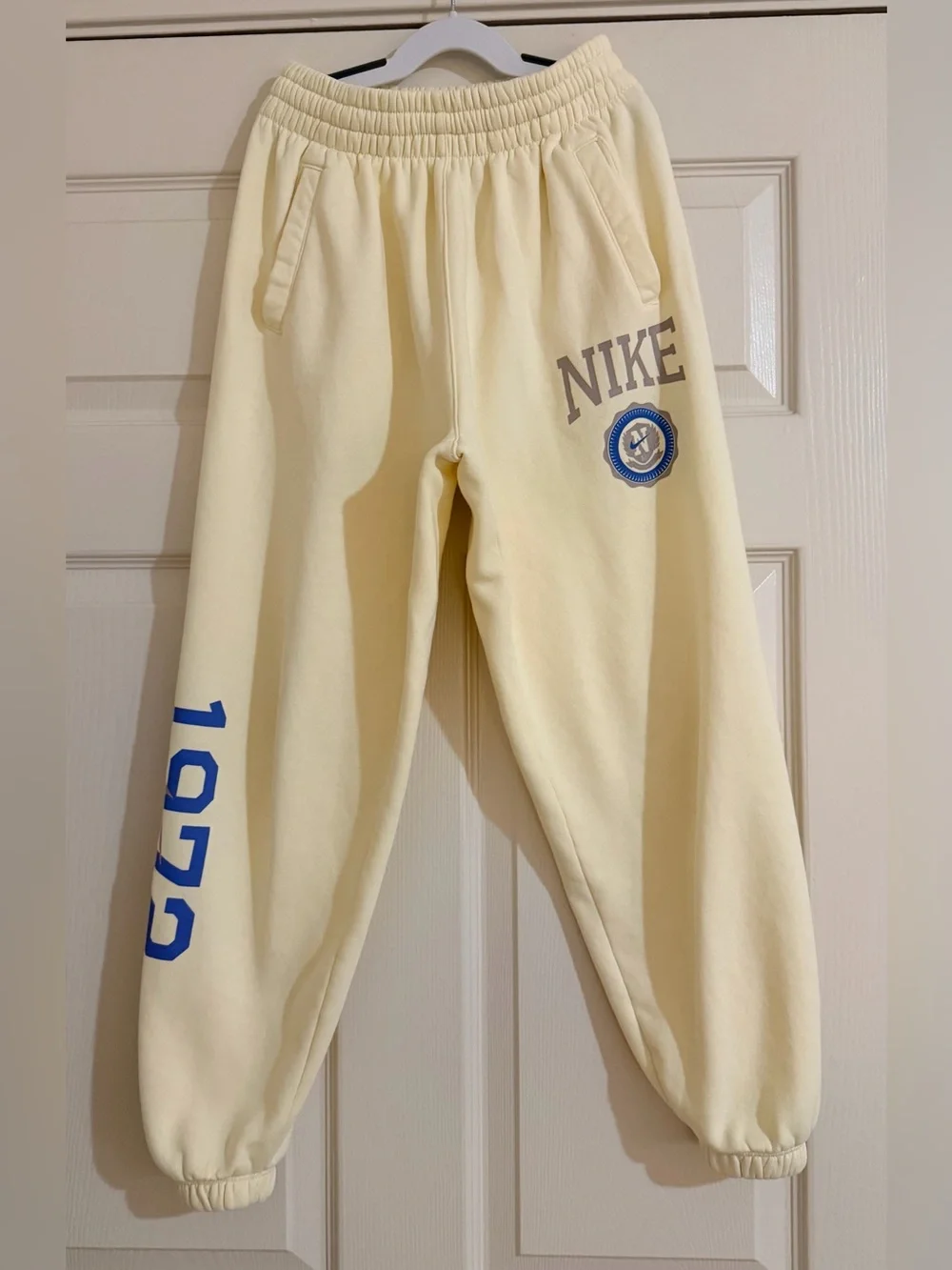 Nike Girls 2-Piece Hoodie & Jogger Set Yellow Medium